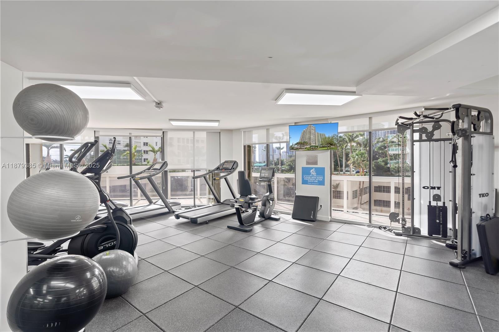 20185 E Country Club Dr Unit: PH6