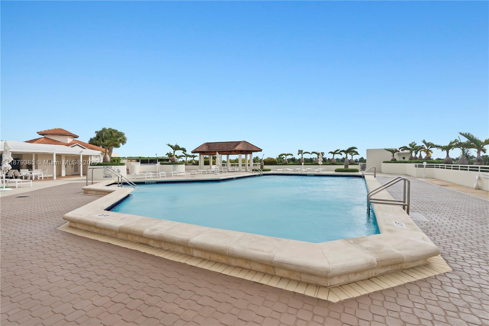 20185 E Country Club Dr Unit: PH6