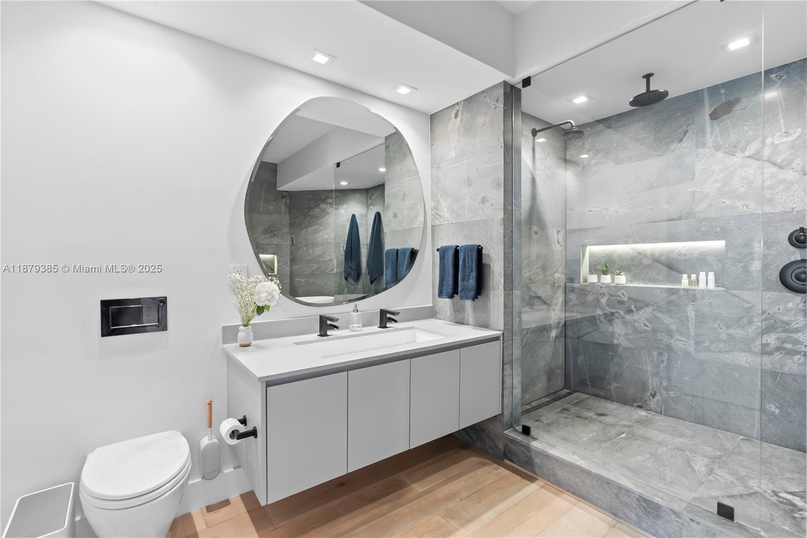 20185 E Country Club Dr Unit: PH6