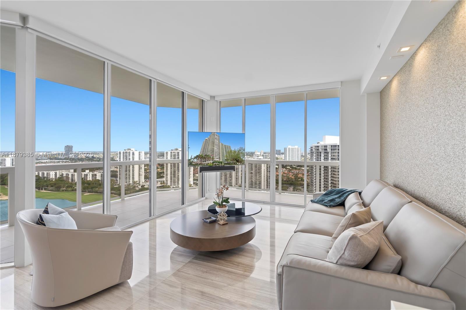 20185 E Country Club Dr Unit: PH6