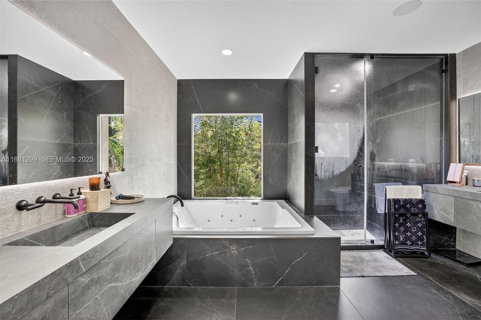 3710 NE 208th Ter