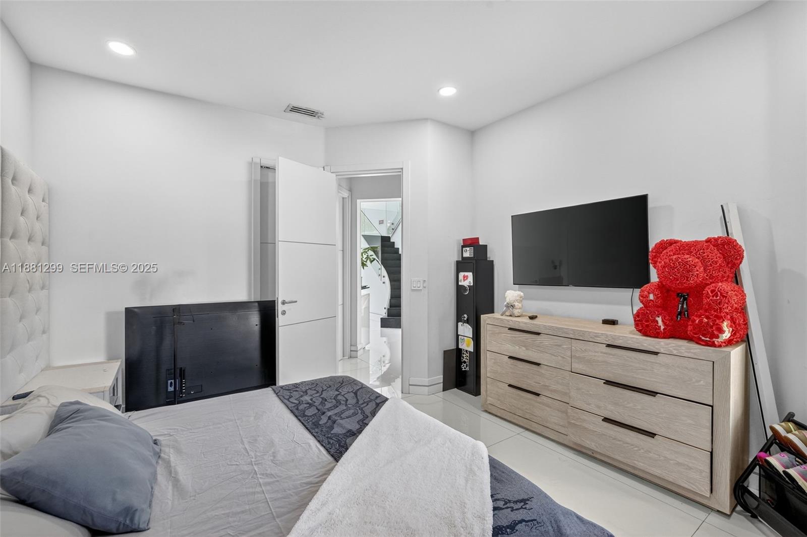 3710 NE 208th Ter