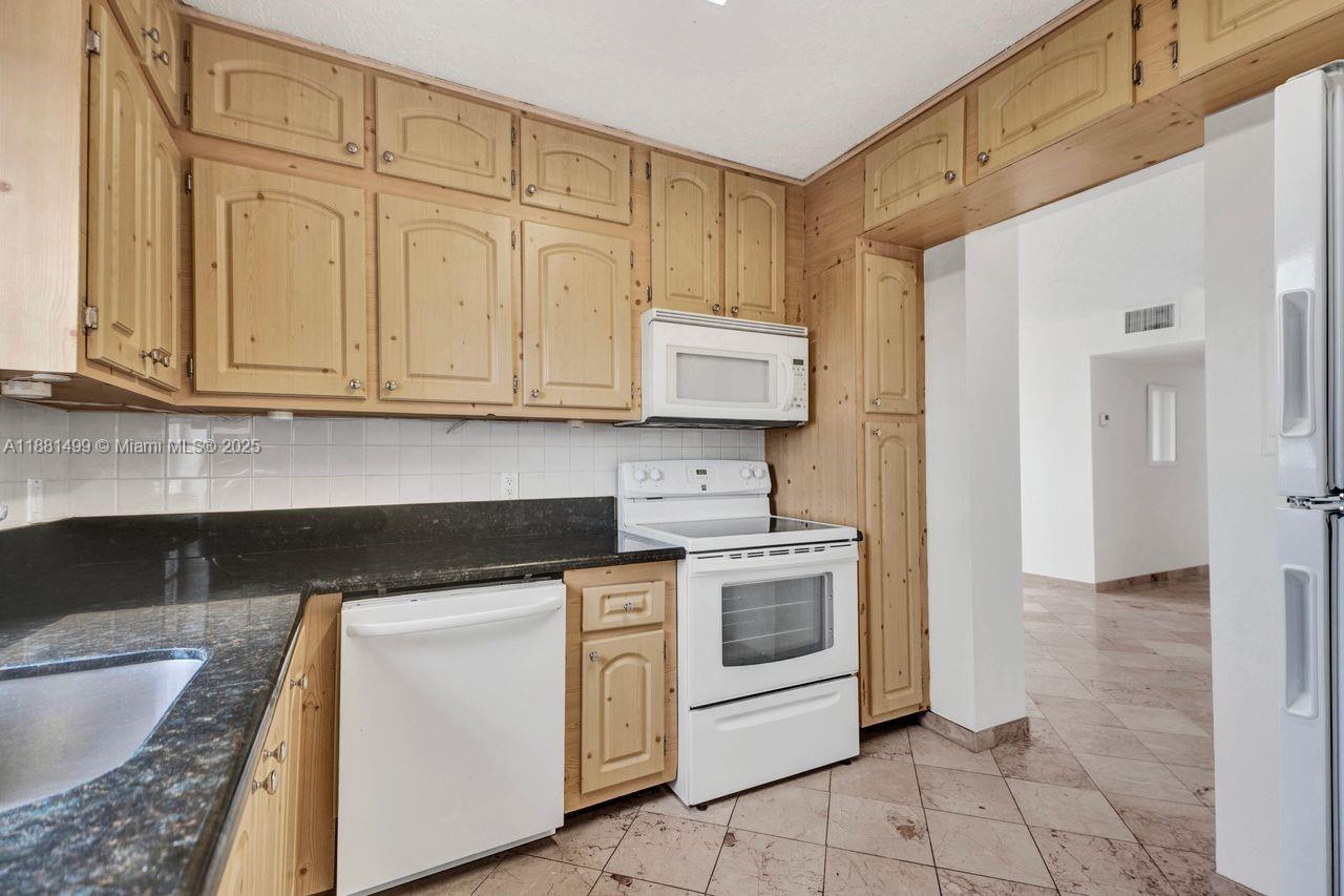 2025 NE 164th St # 716