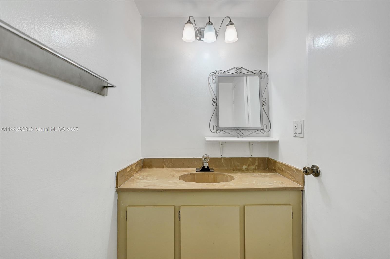 2500 Parkview Dr # 808