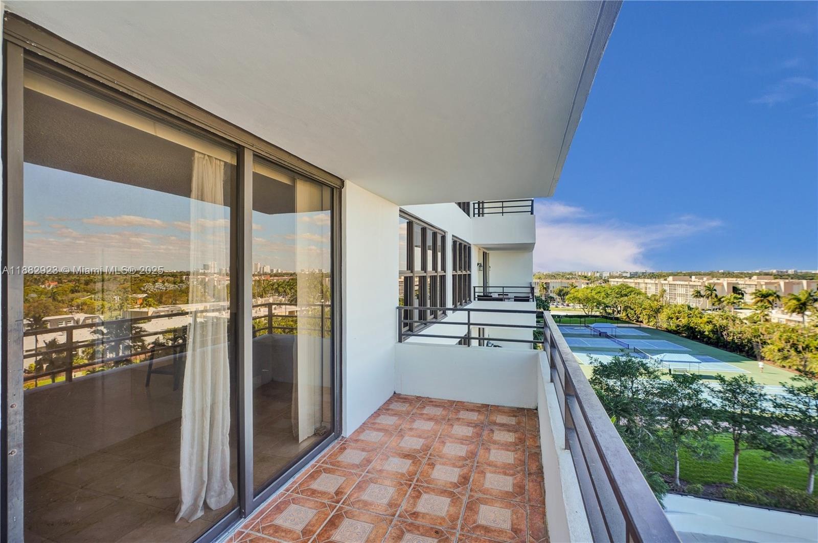 2500 Parkview Dr # 808