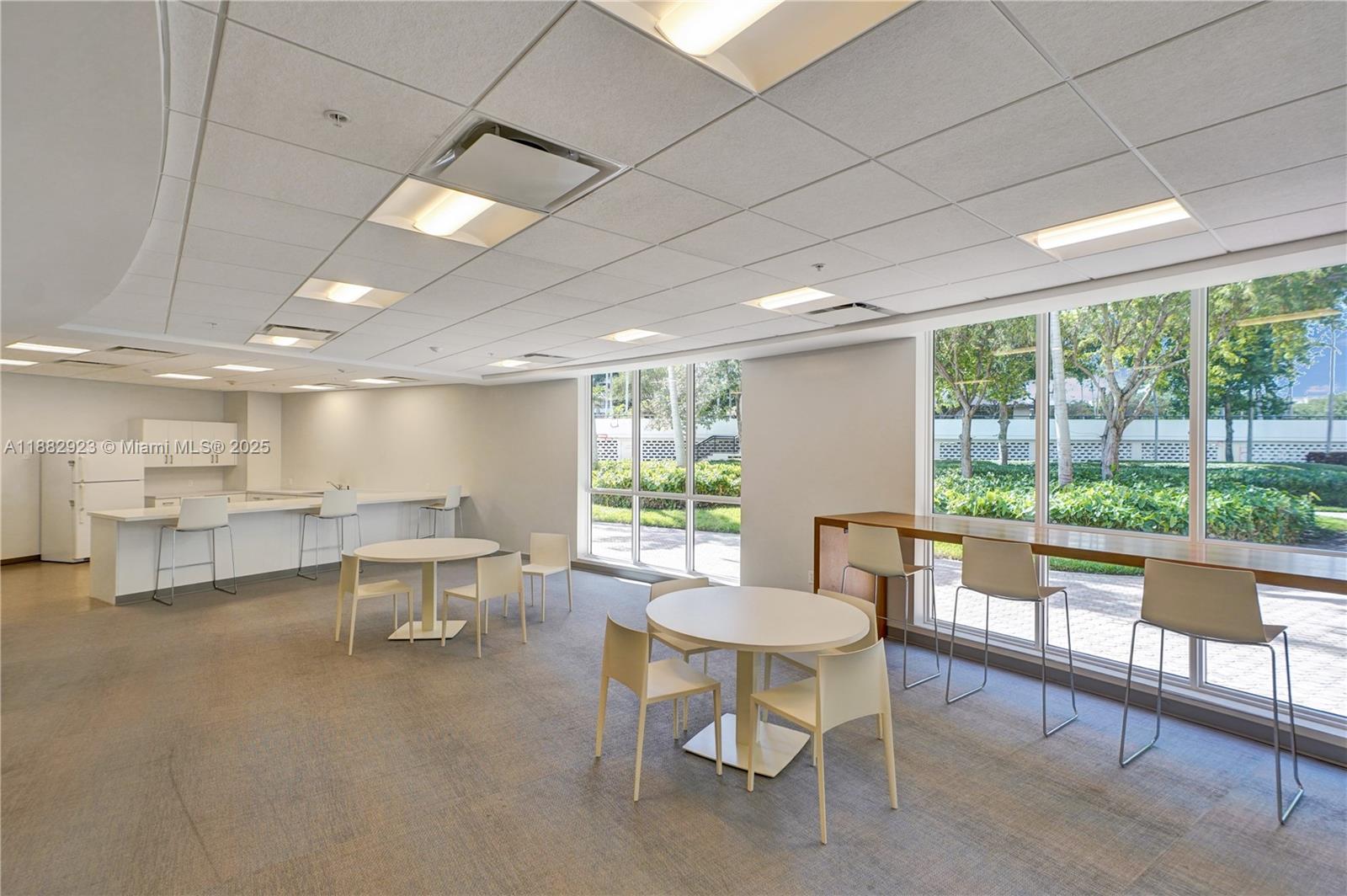 2500 Parkview Dr # 808