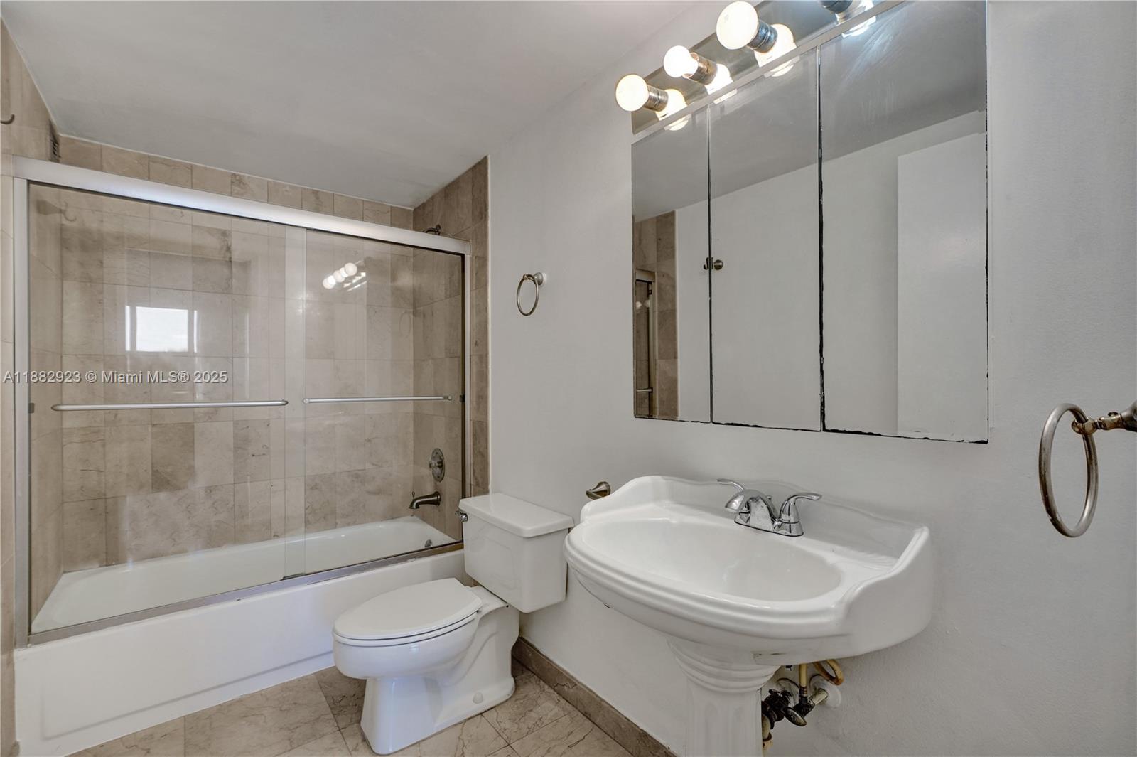 2500 Parkview Dr # 808