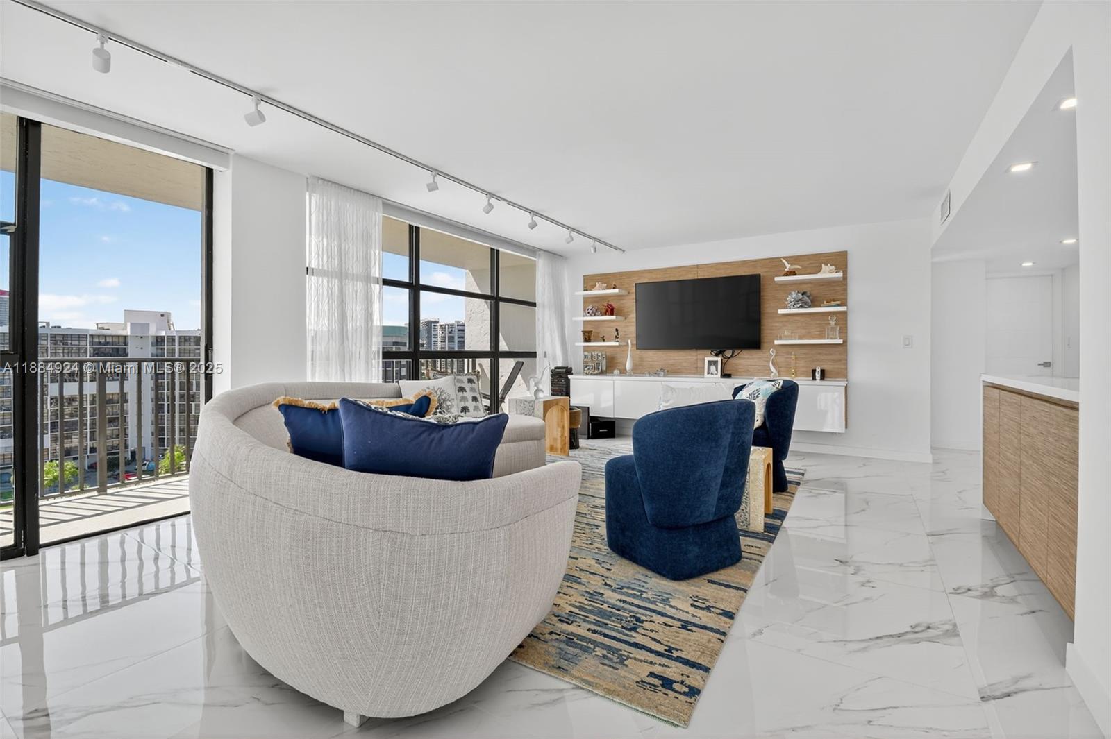 600 Parkview Dr # 1020