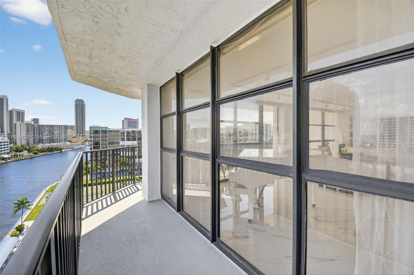 600 Parkview Dr # 1020