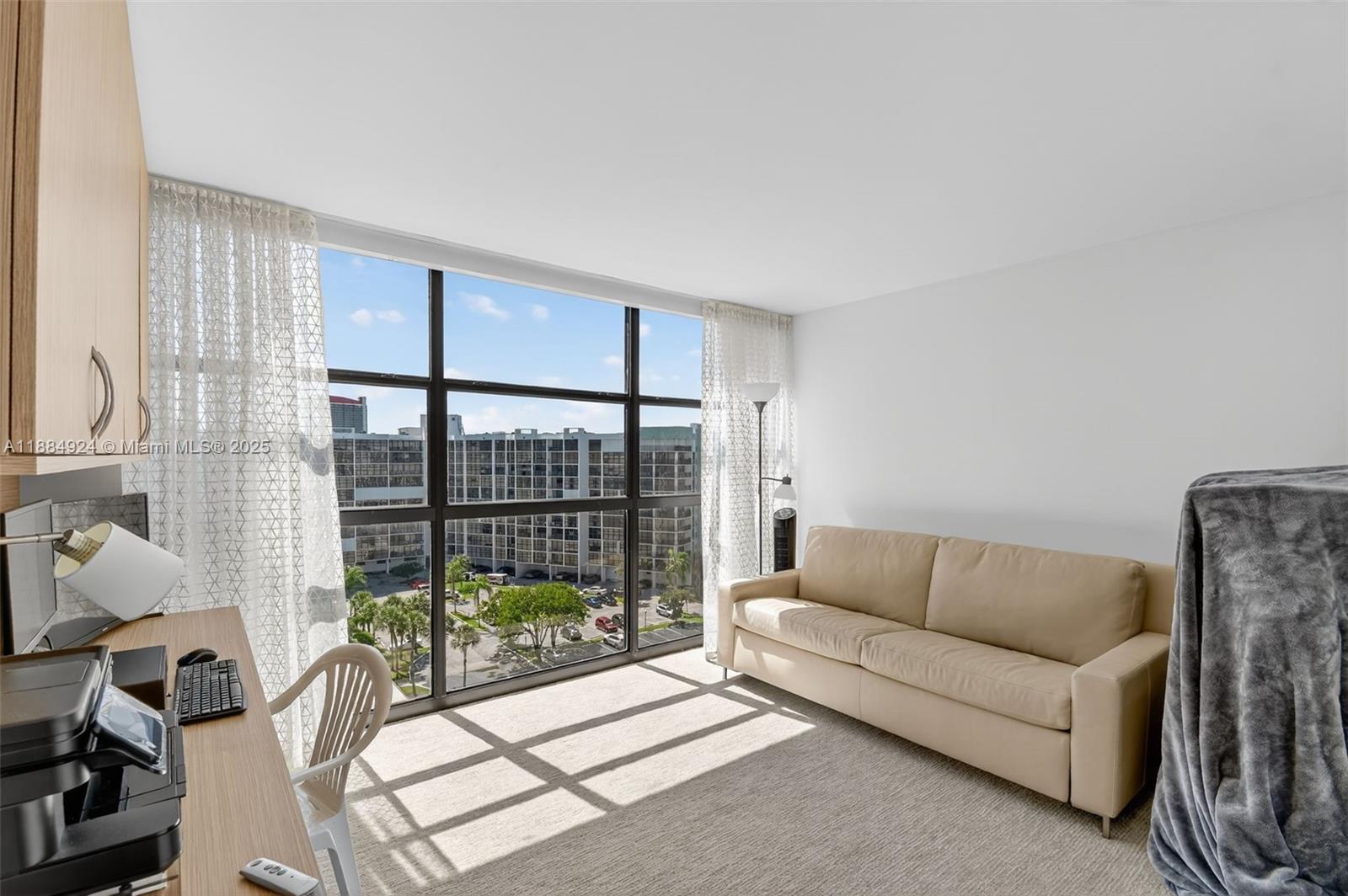 600 Parkview Dr # 1020