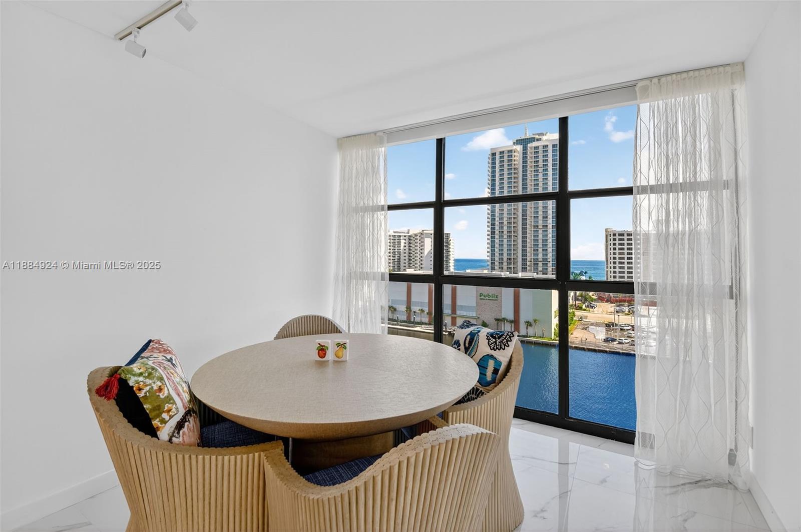 600 Parkview Dr # 1020