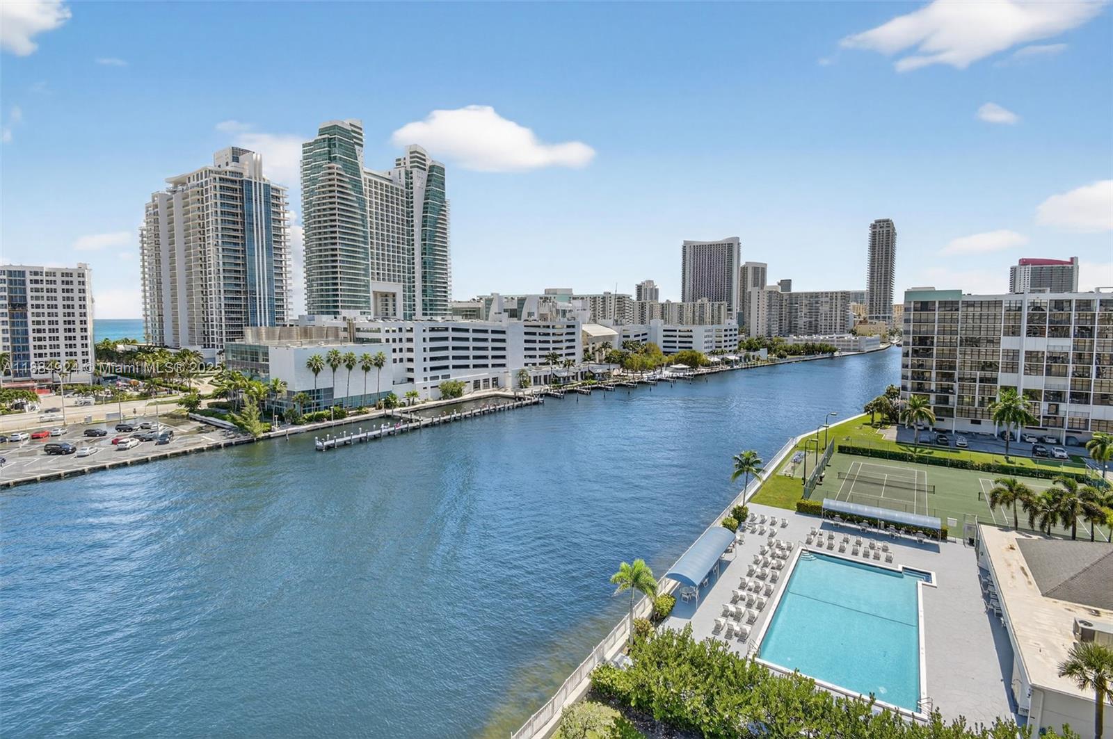 600 Parkview Dr # 1020