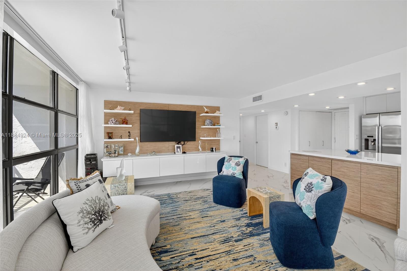 600 Parkview Dr # 1020