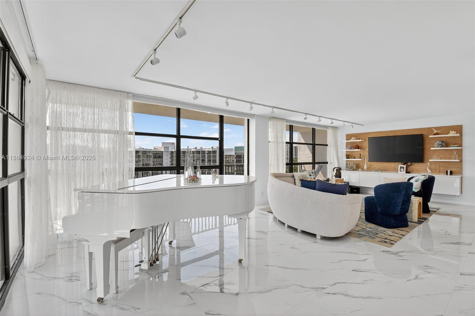 600 Parkview Dr # 1020