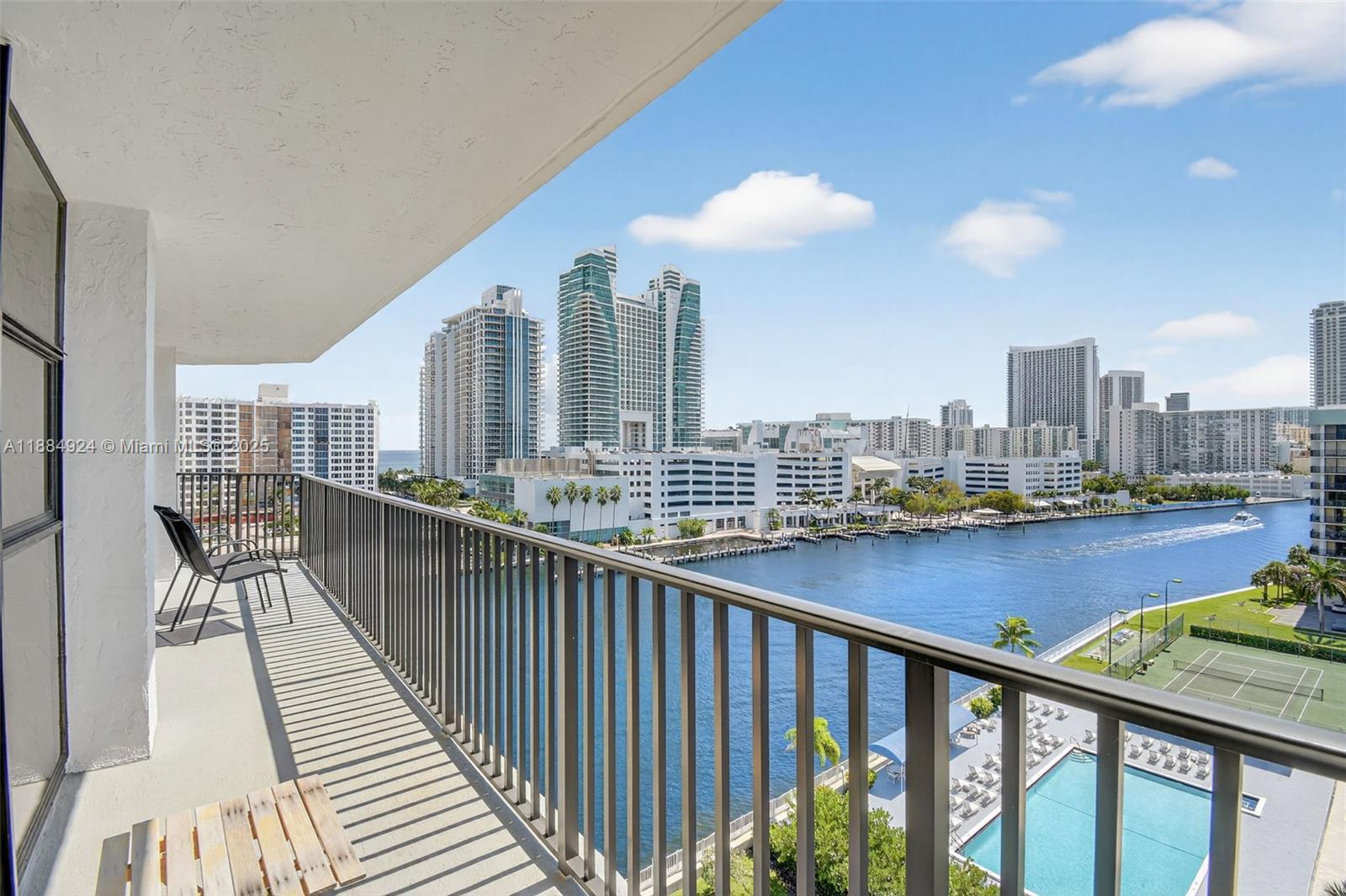 600 Parkview Dr # 1020