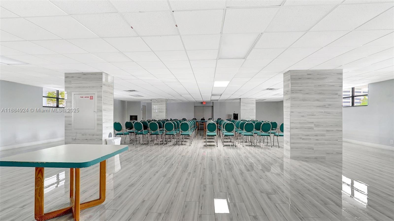 600 Parkview Dr # 1020