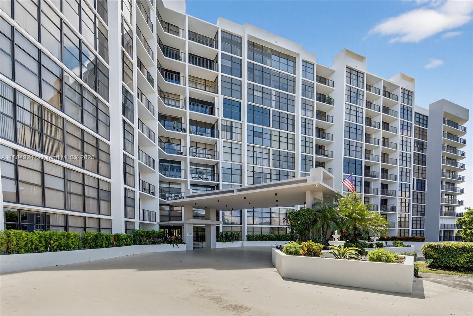 600 Parkview Dr # 1020