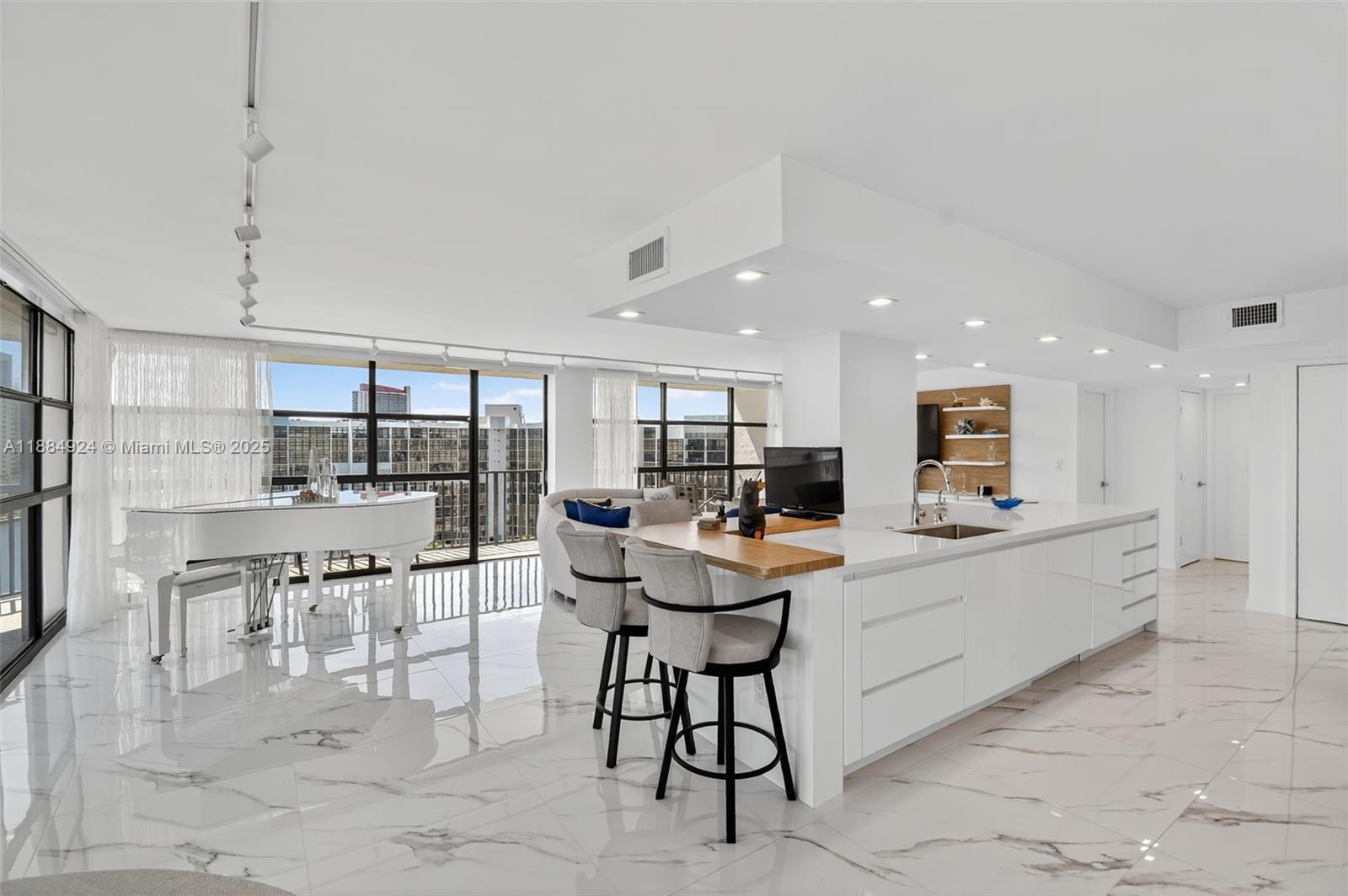 600 Parkview Dr # 1020