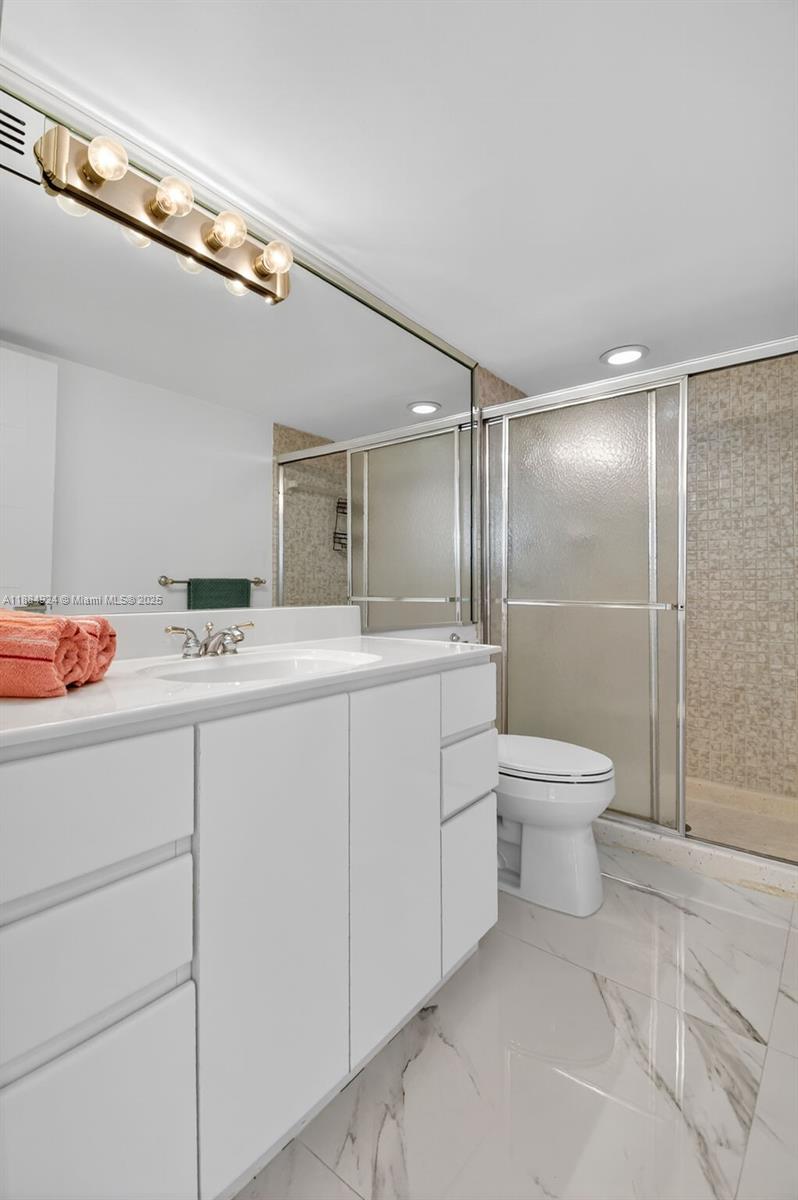 600 Parkview Dr # 1020