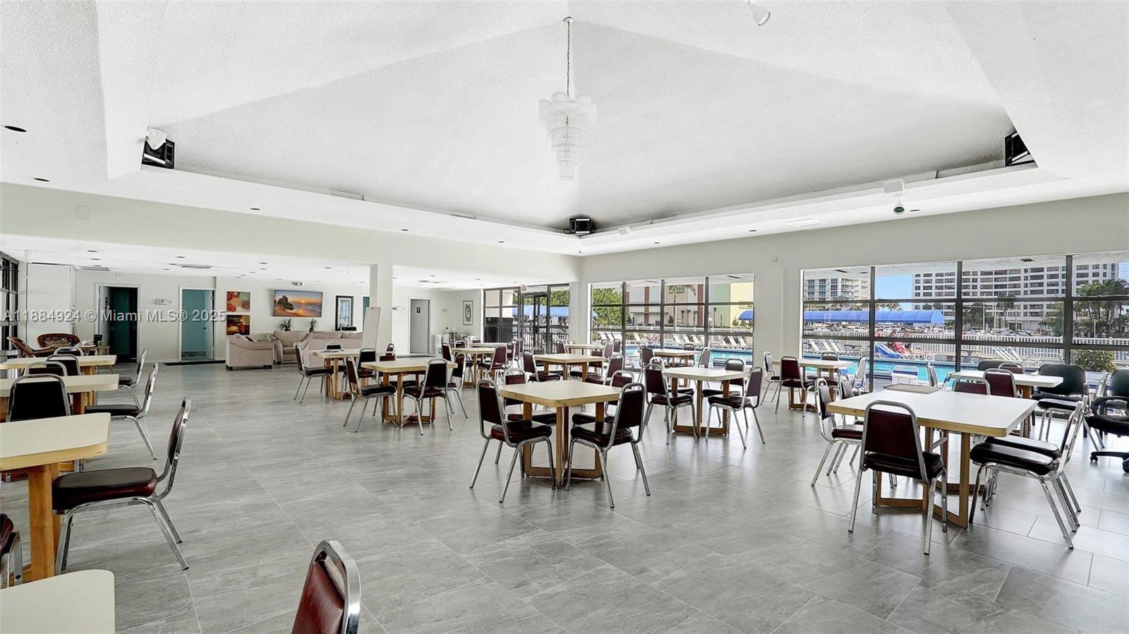 600 Parkview Dr # 1020