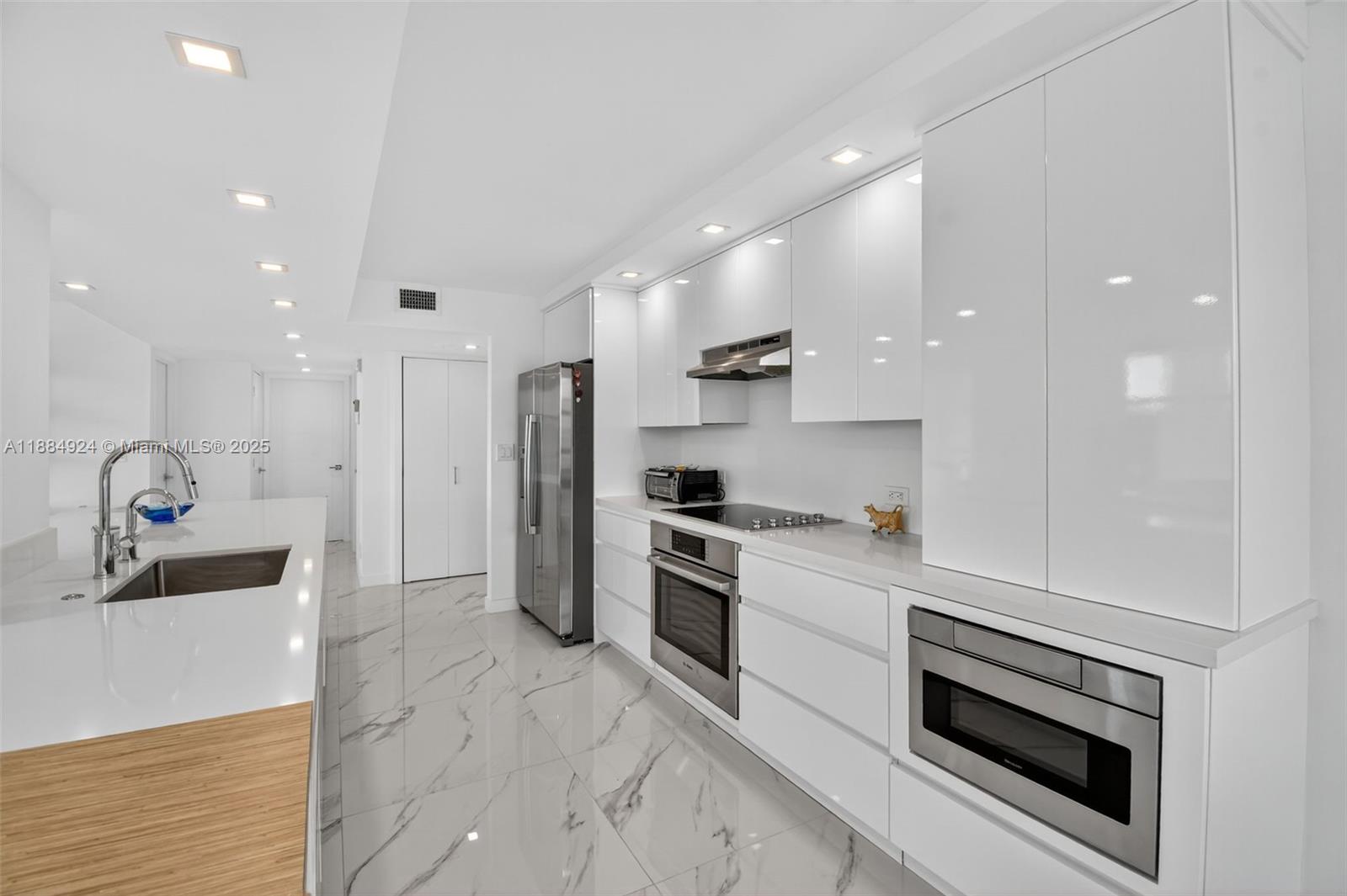 600 Parkview Dr # 1020