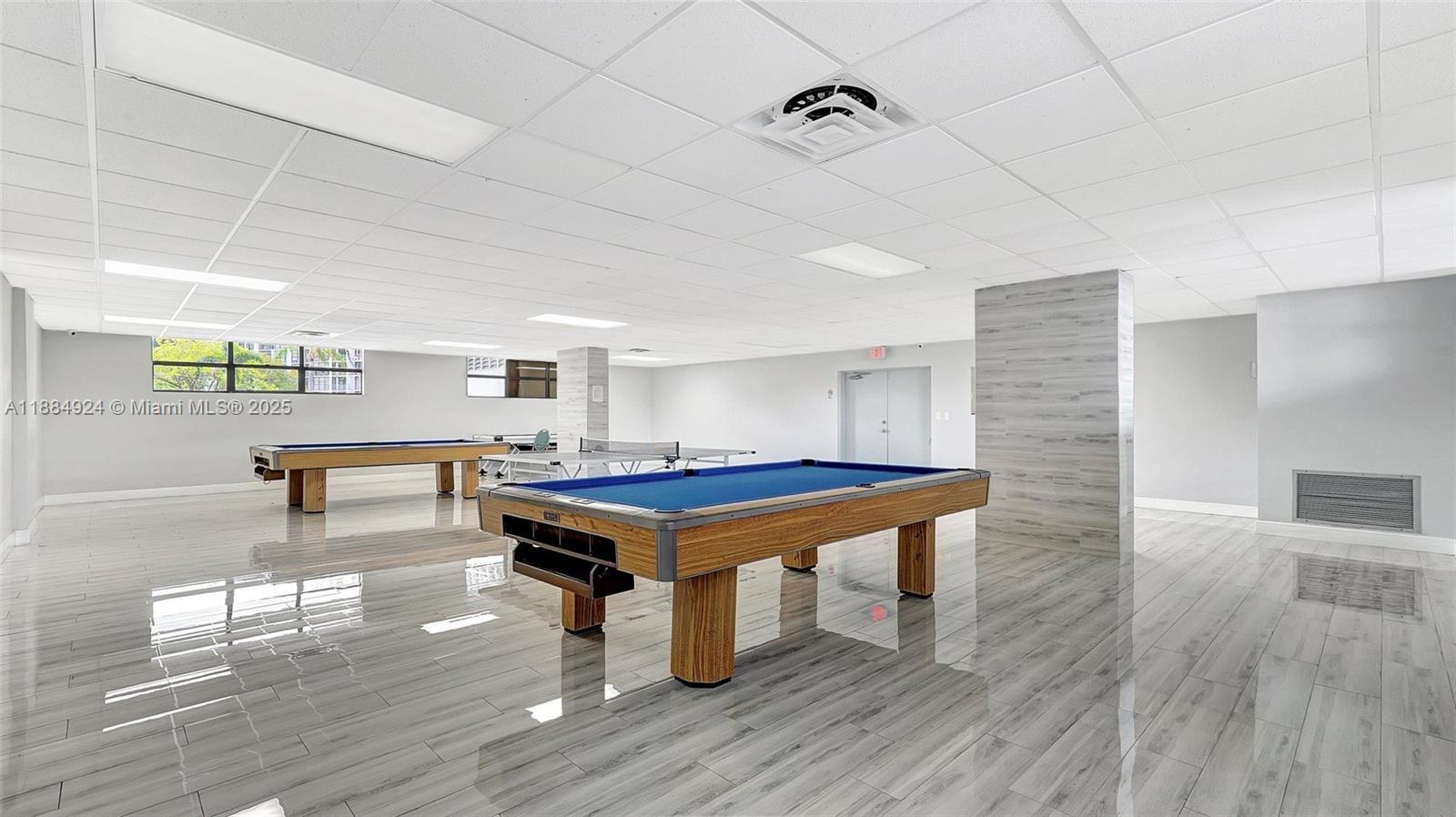 600 Parkview Dr # 1020