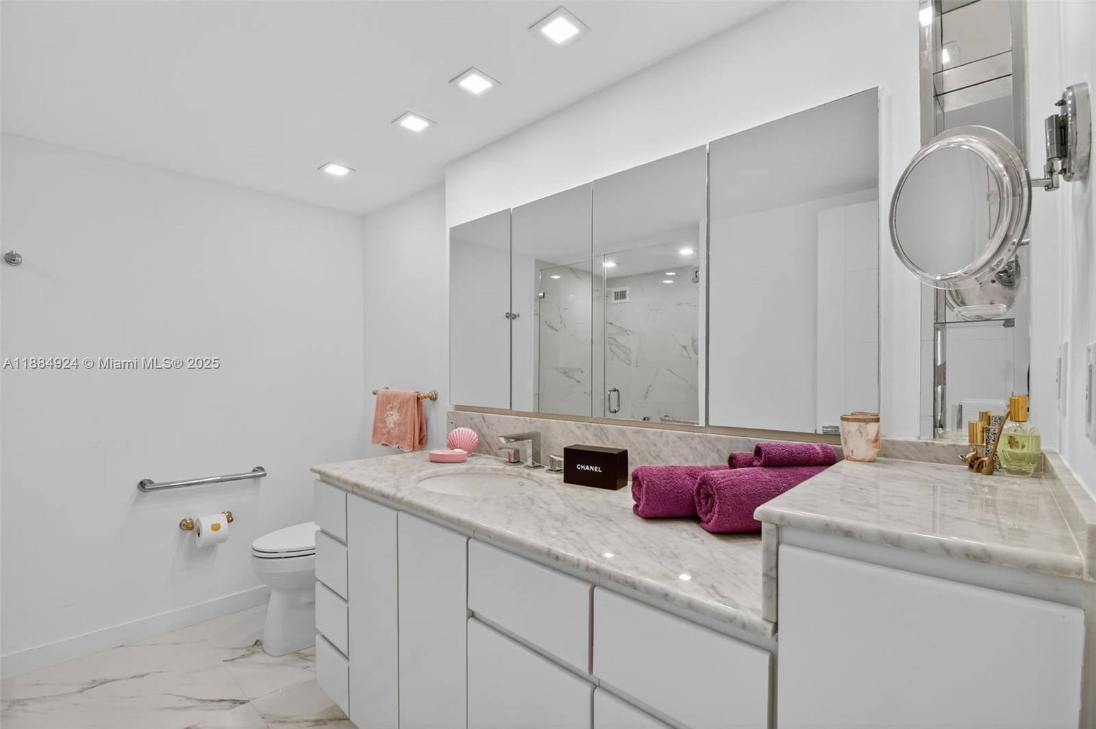 600 Parkview Dr # 1020