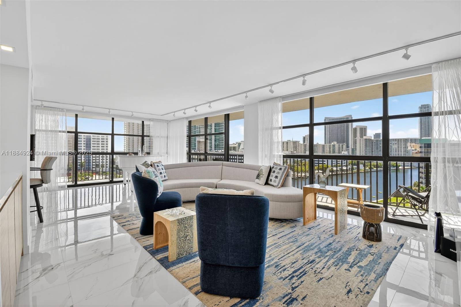 600 Parkview Dr # 1020