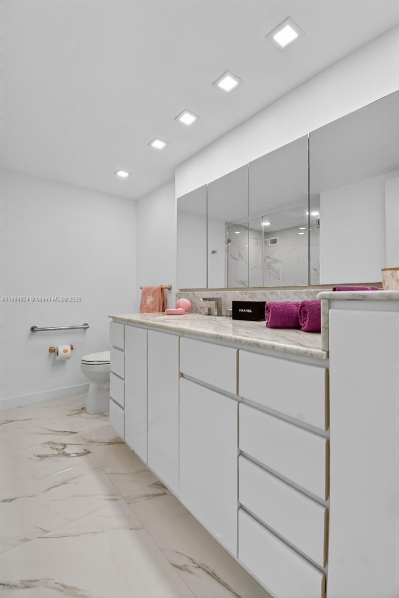 600 Parkview Dr # 1020