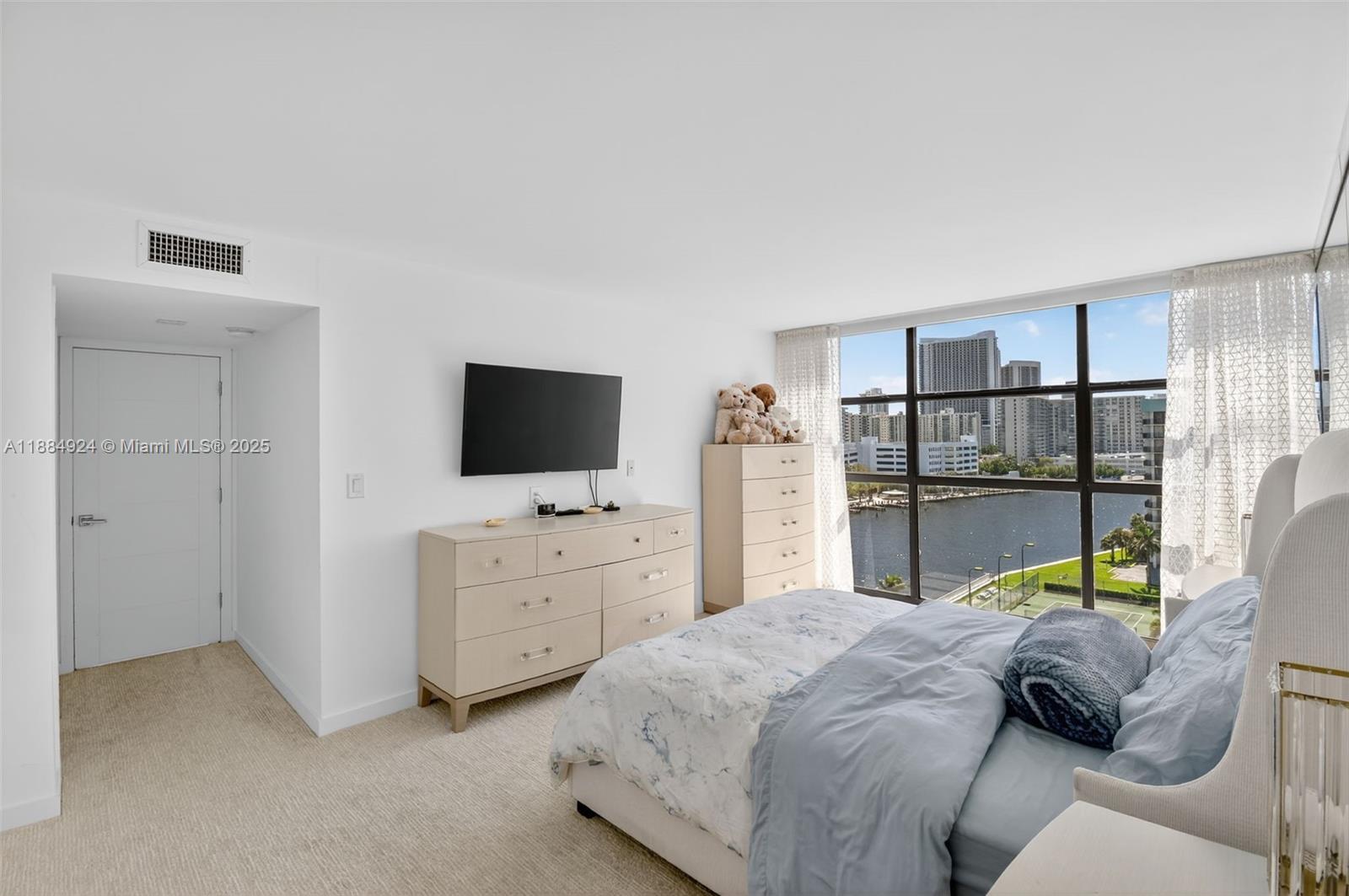 600 Parkview Dr # 1020