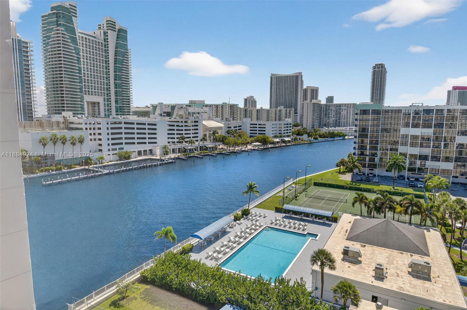 600 Parkview Dr # 1020