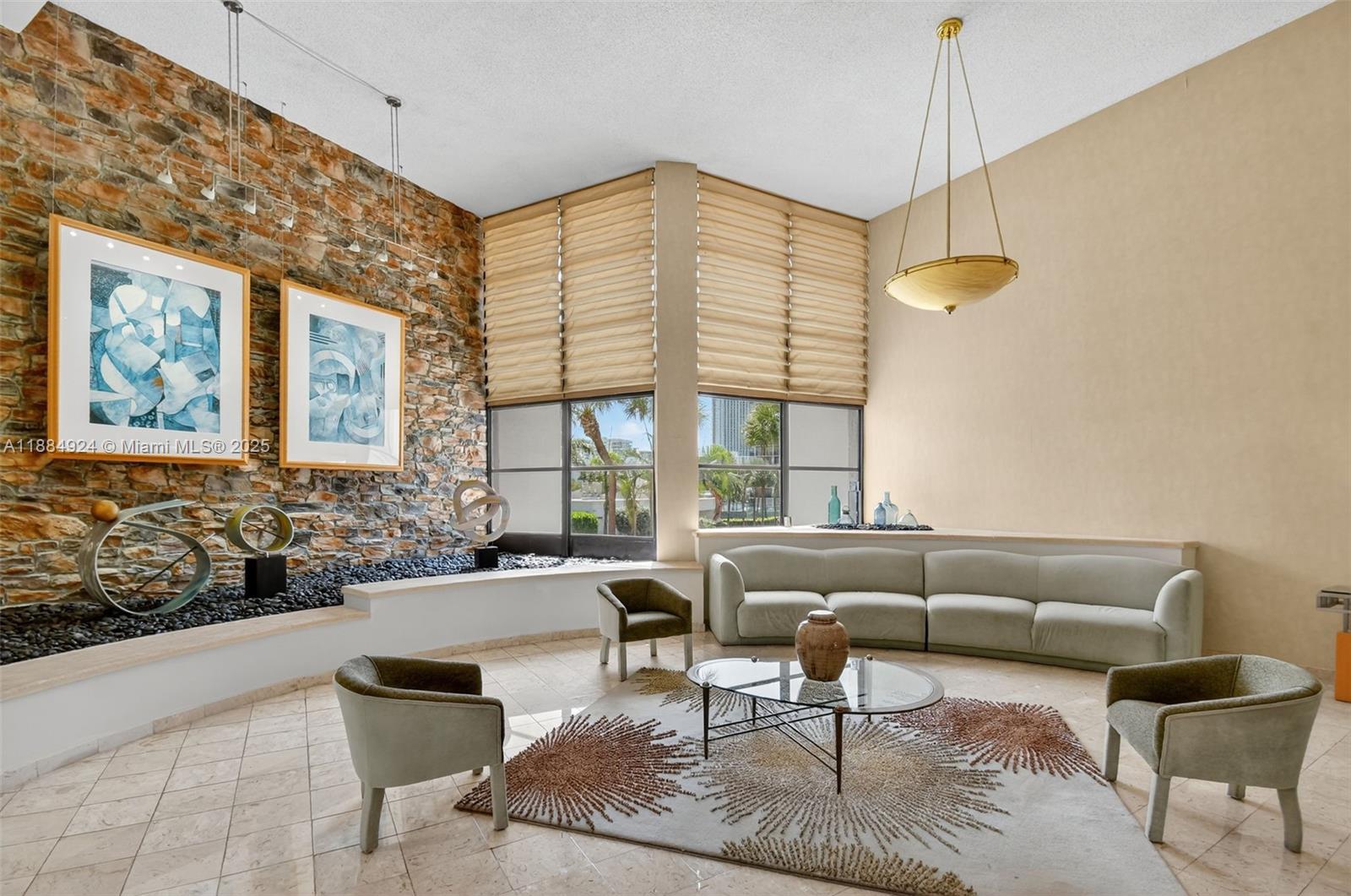 600 Parkview Dr # 1020