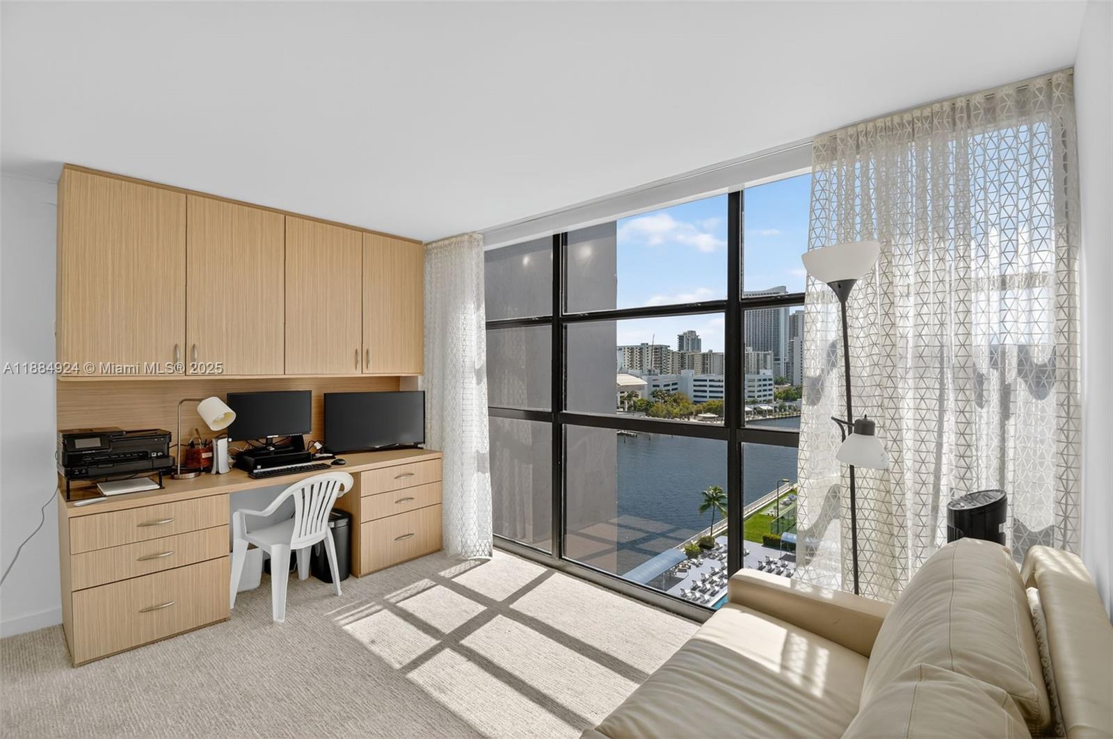 600 Parkview Dr # 1020