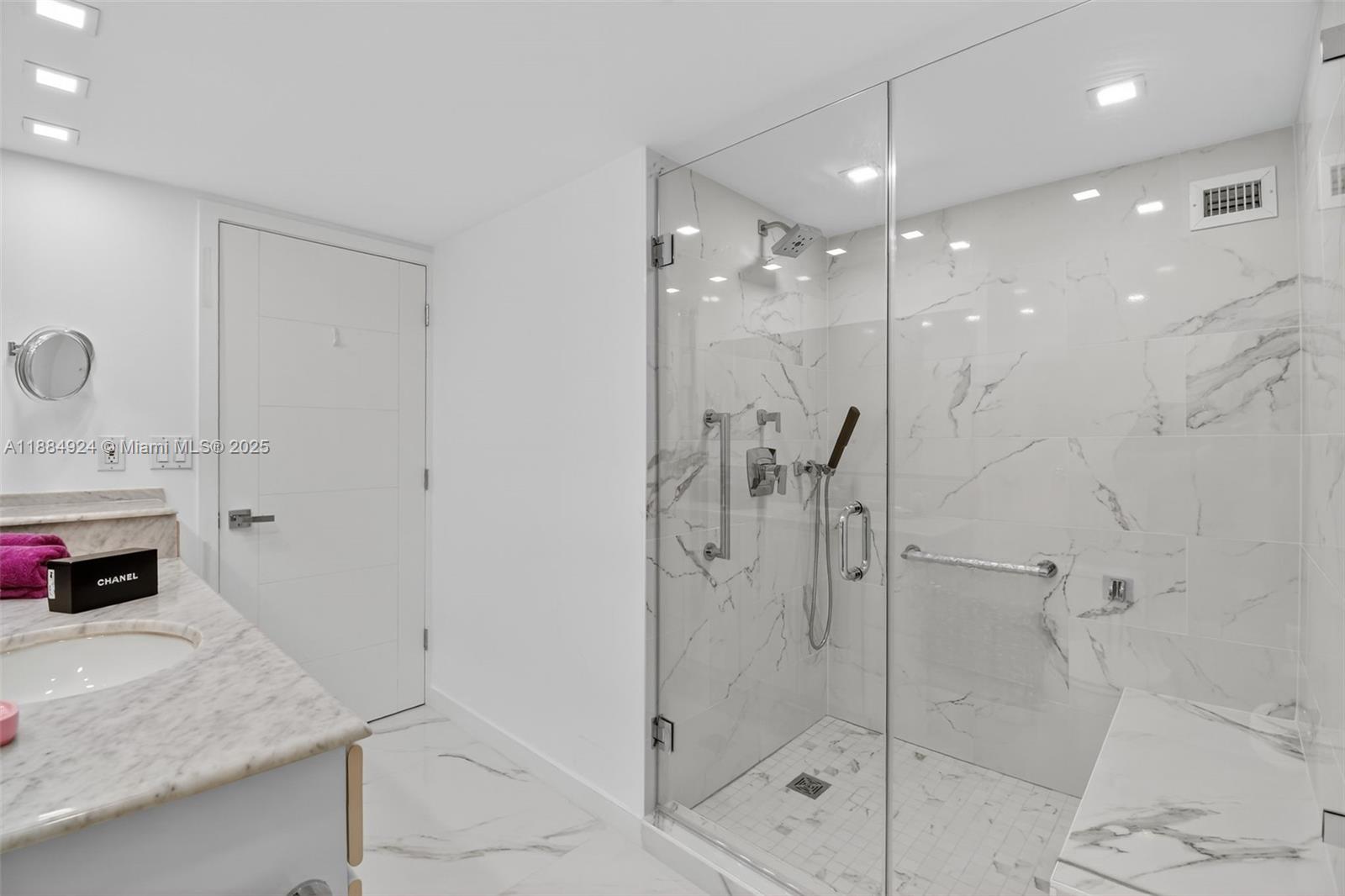 600 Parkview Dr # 1020