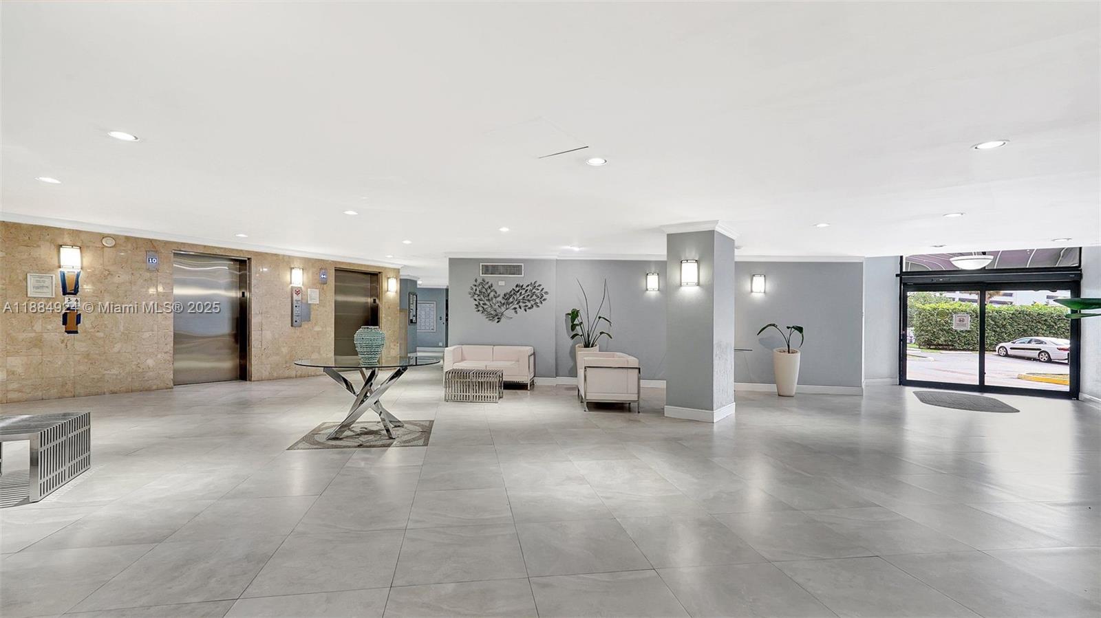 600 Parkview Dr # 1020