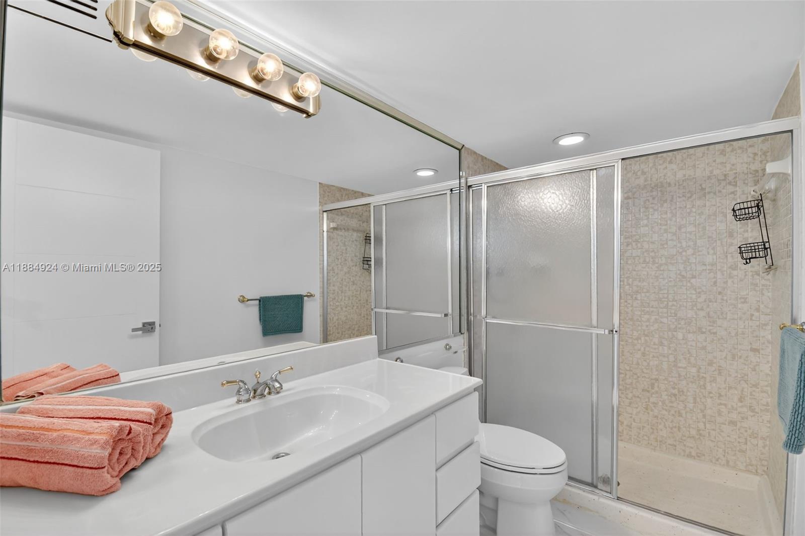 600 Parkview Dr # 1020