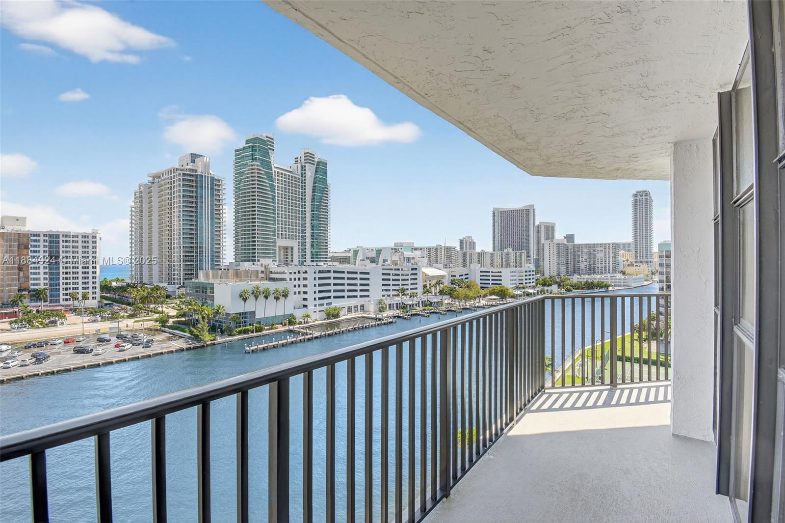 600 Parkview Dr # 1020