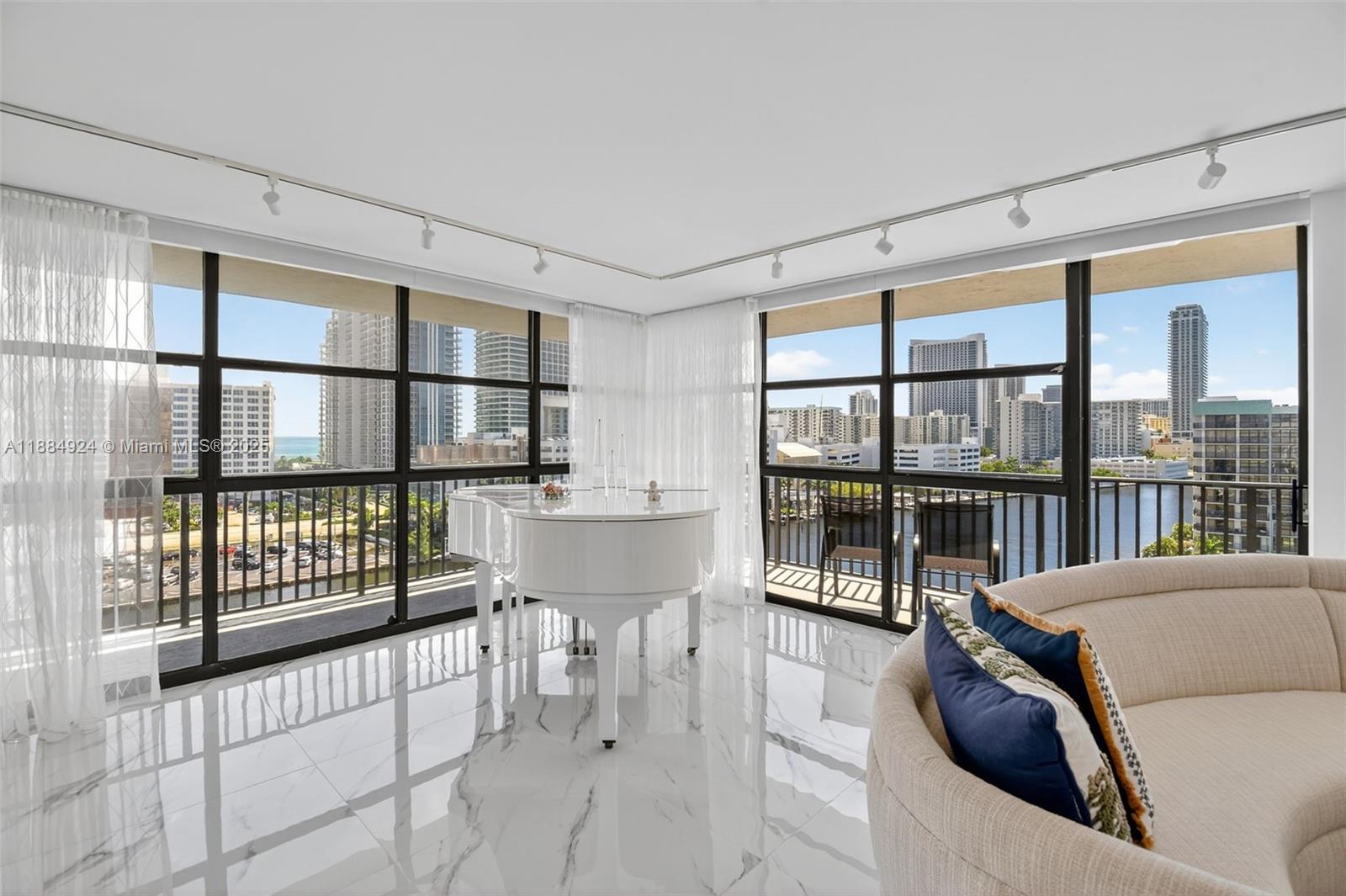 600 Parkview Dr # 1020