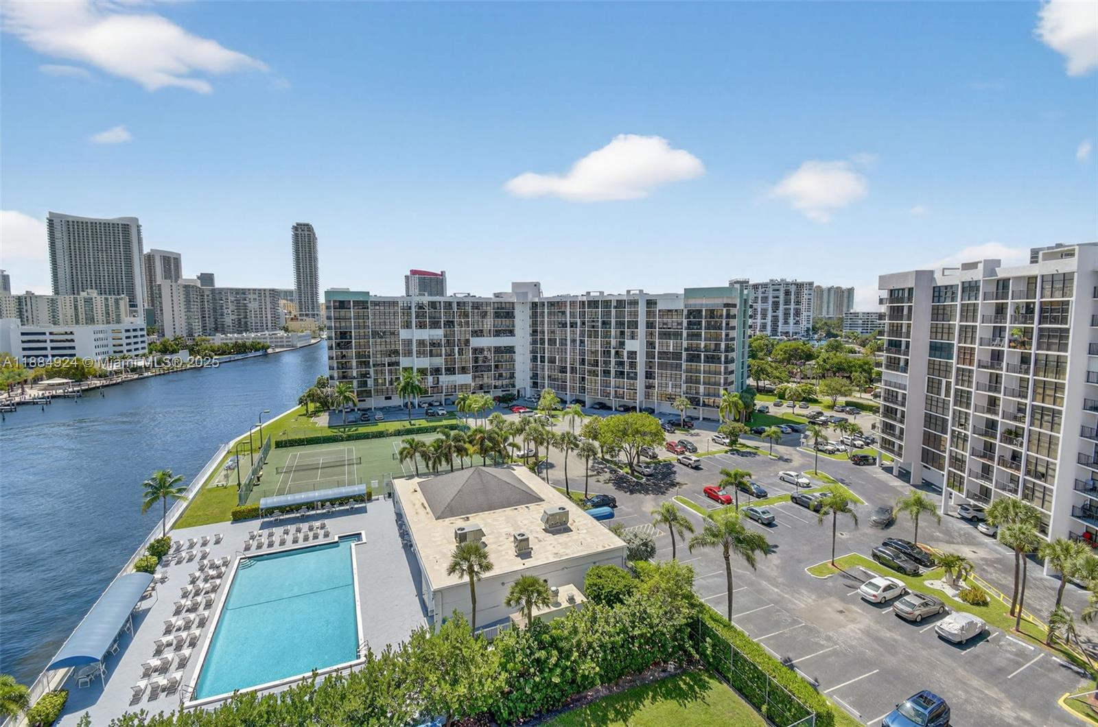 600 Parkview Dr # 1020