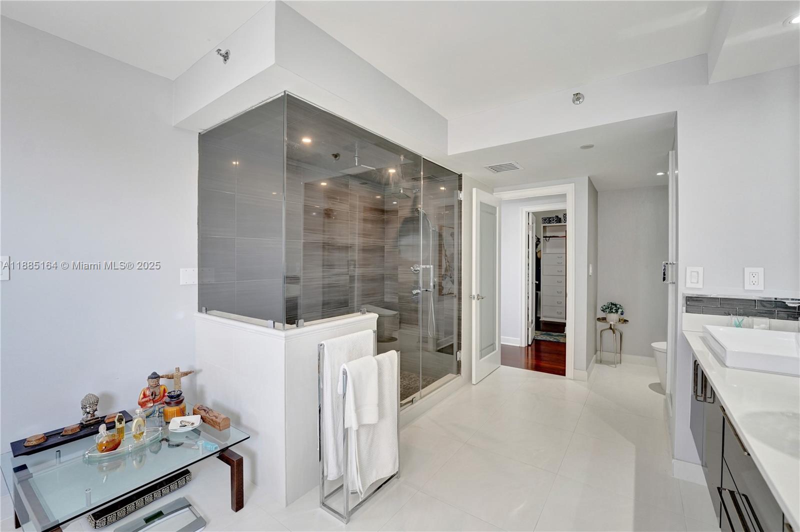 20185 E Country Club Dr # 2304