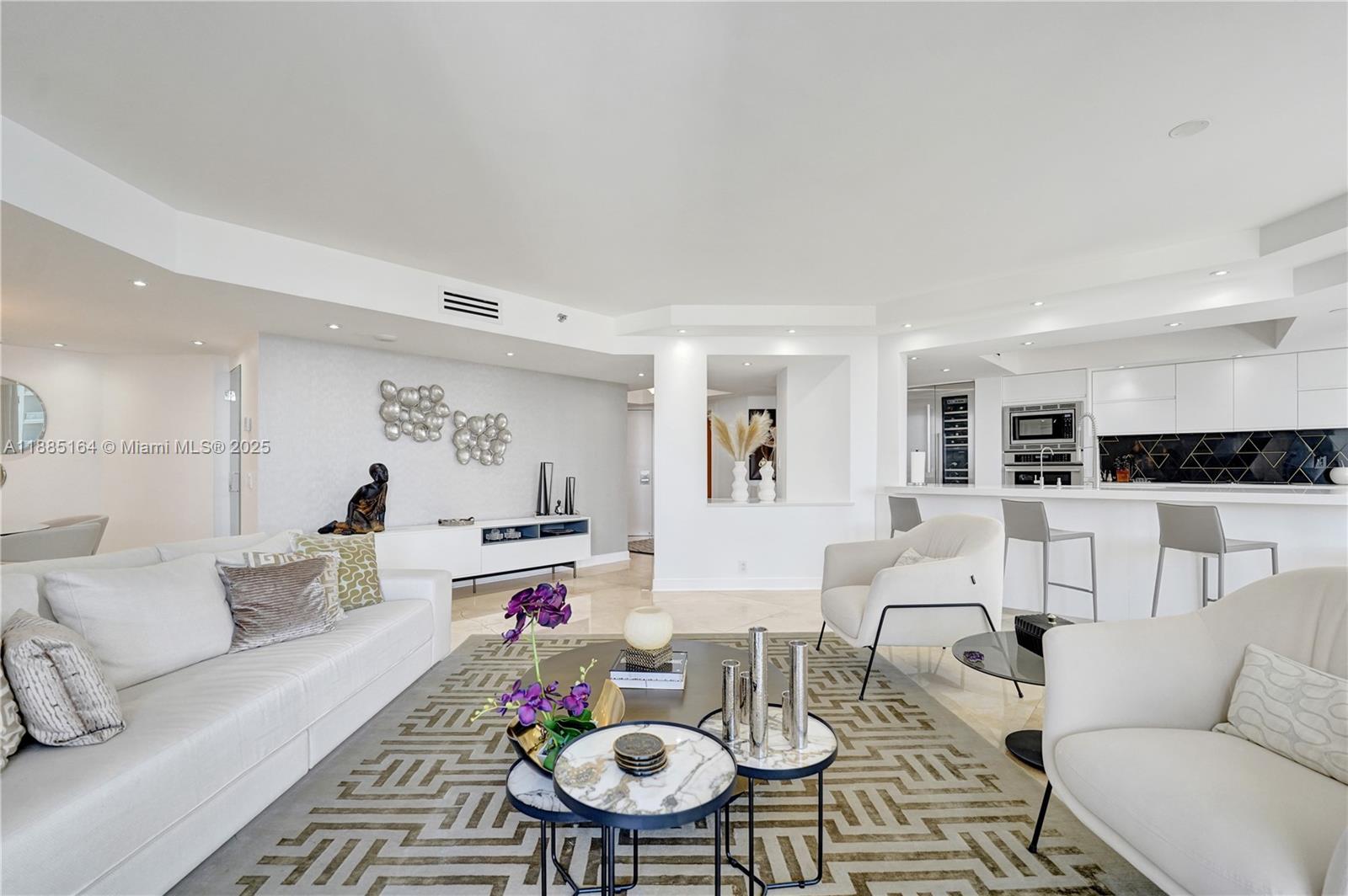 20185 E Country Club Dr # 2304