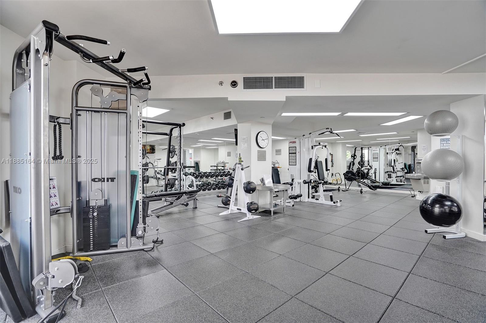 20185 E Country Club Dr # 2304