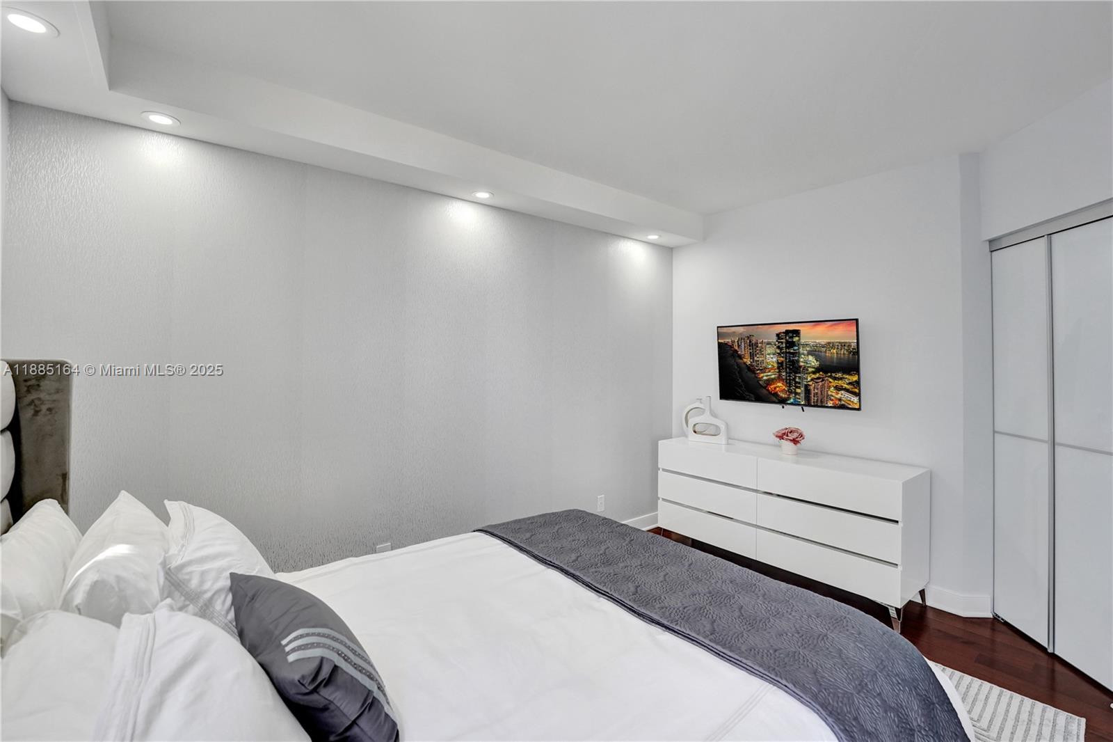 20185 E Country Club Dr # 2304