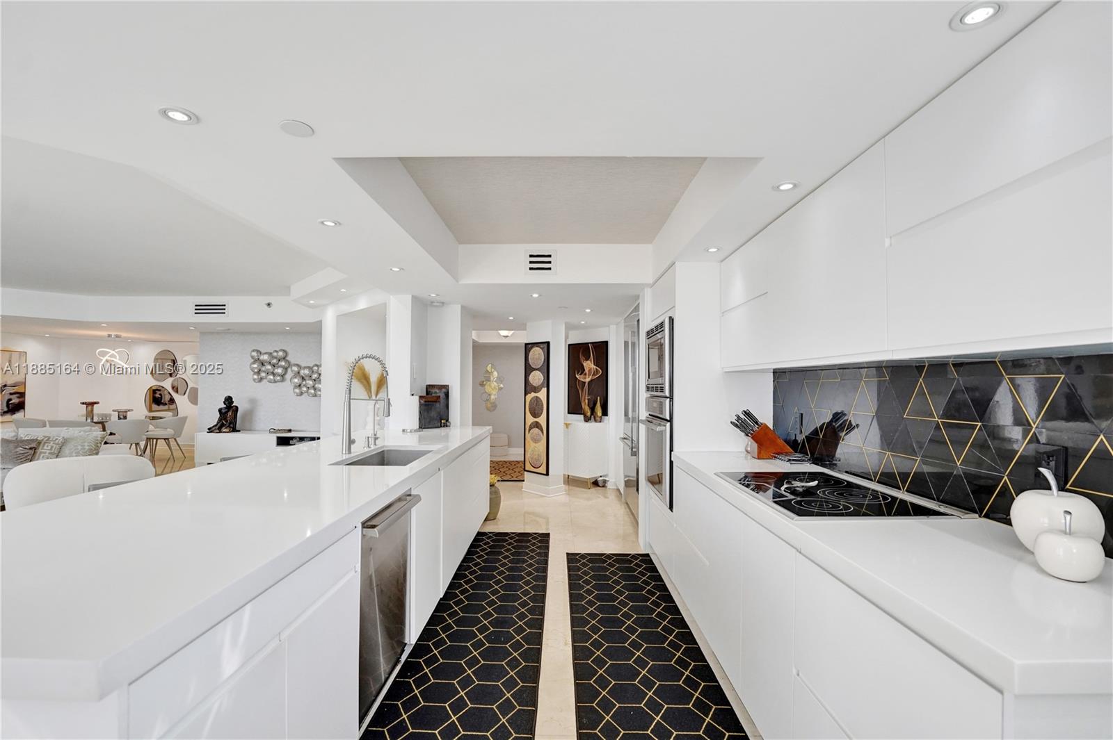 20185 E Country Club Dr # 2304