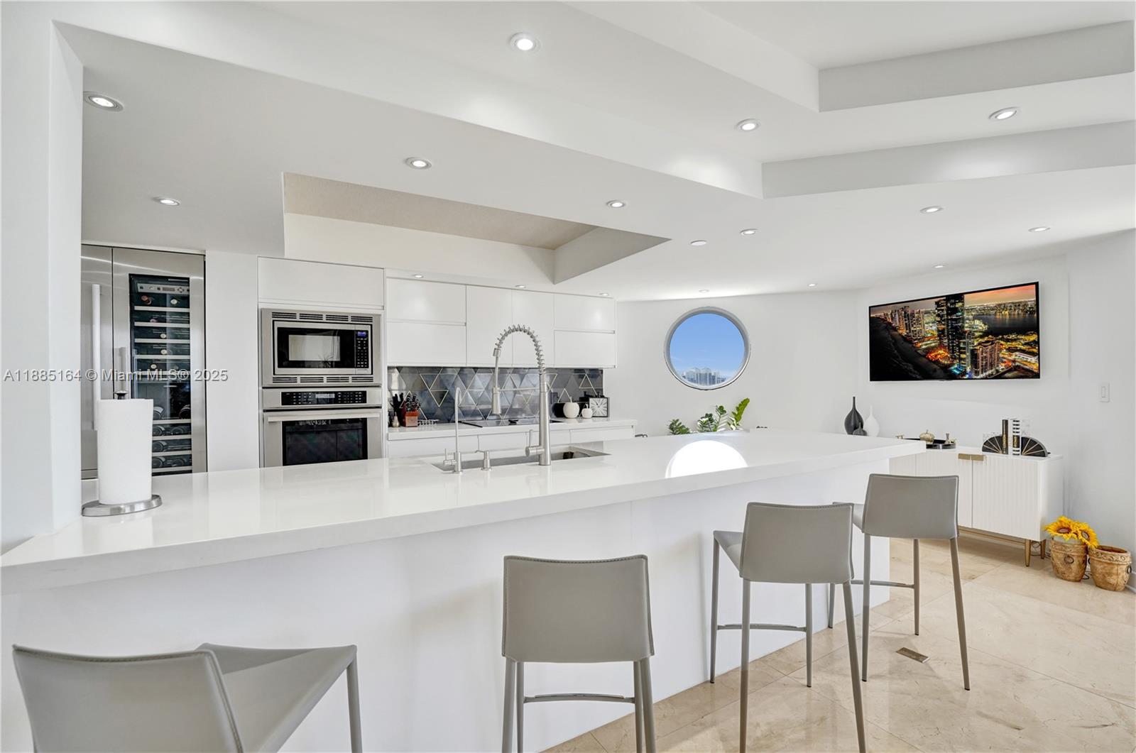 20185 E Country Club Dr # 2304