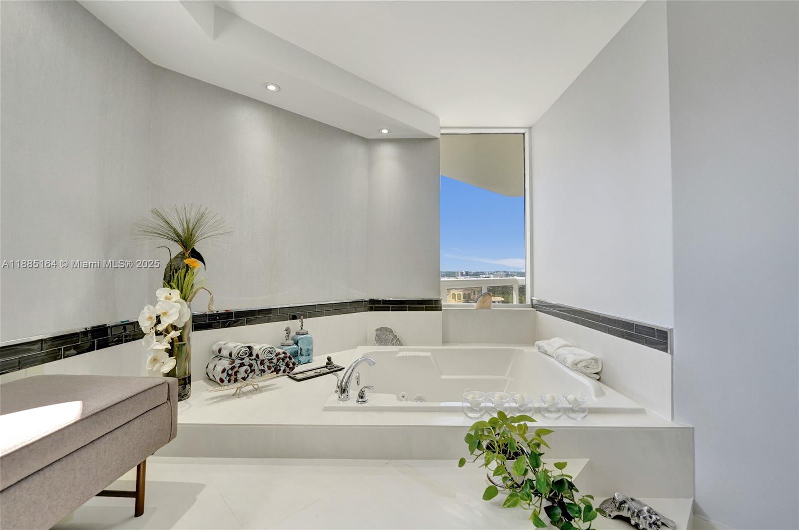 20185 E Country Club Dr # 2304