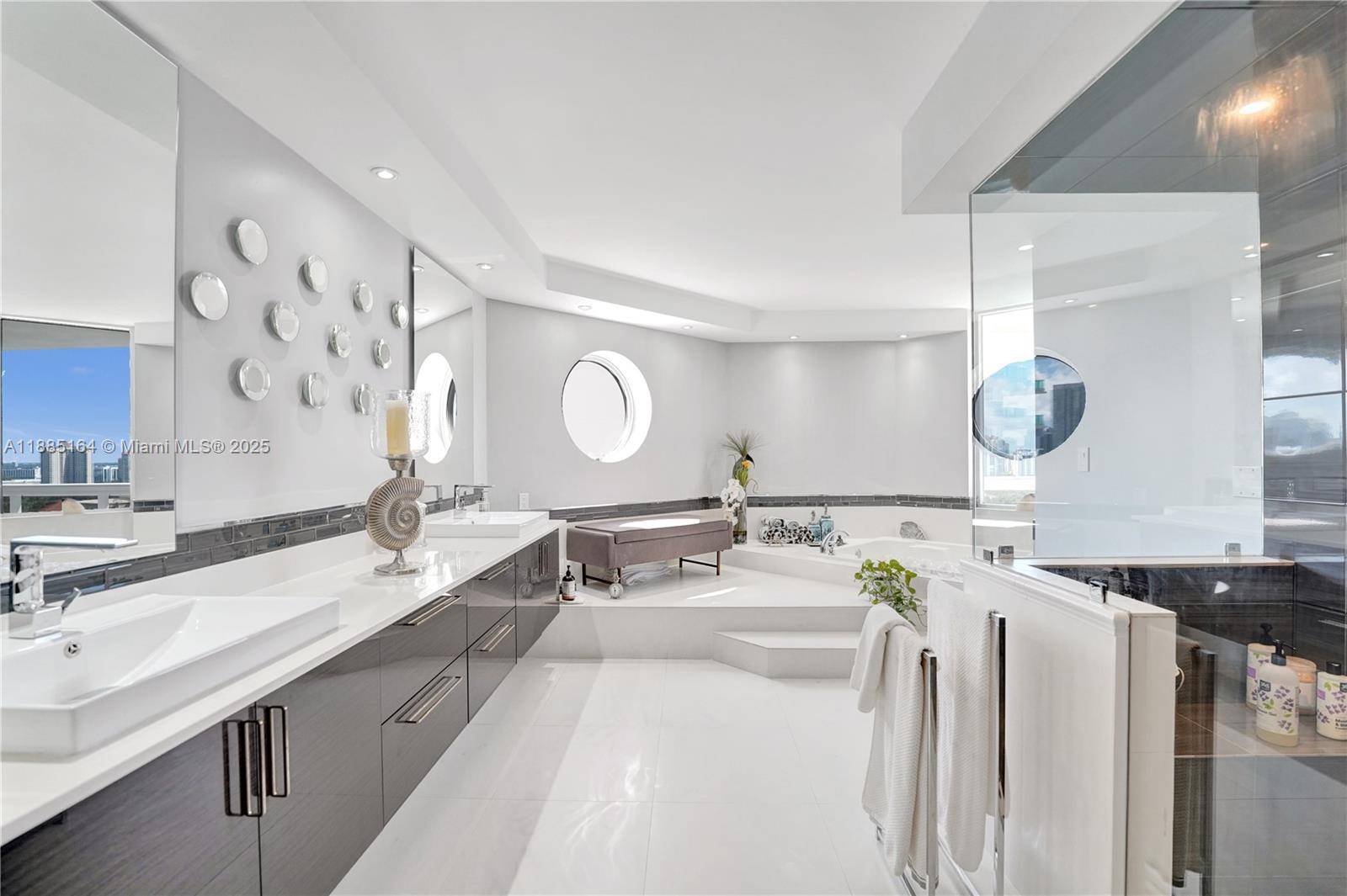 20185 E Country Club Dr # 2304