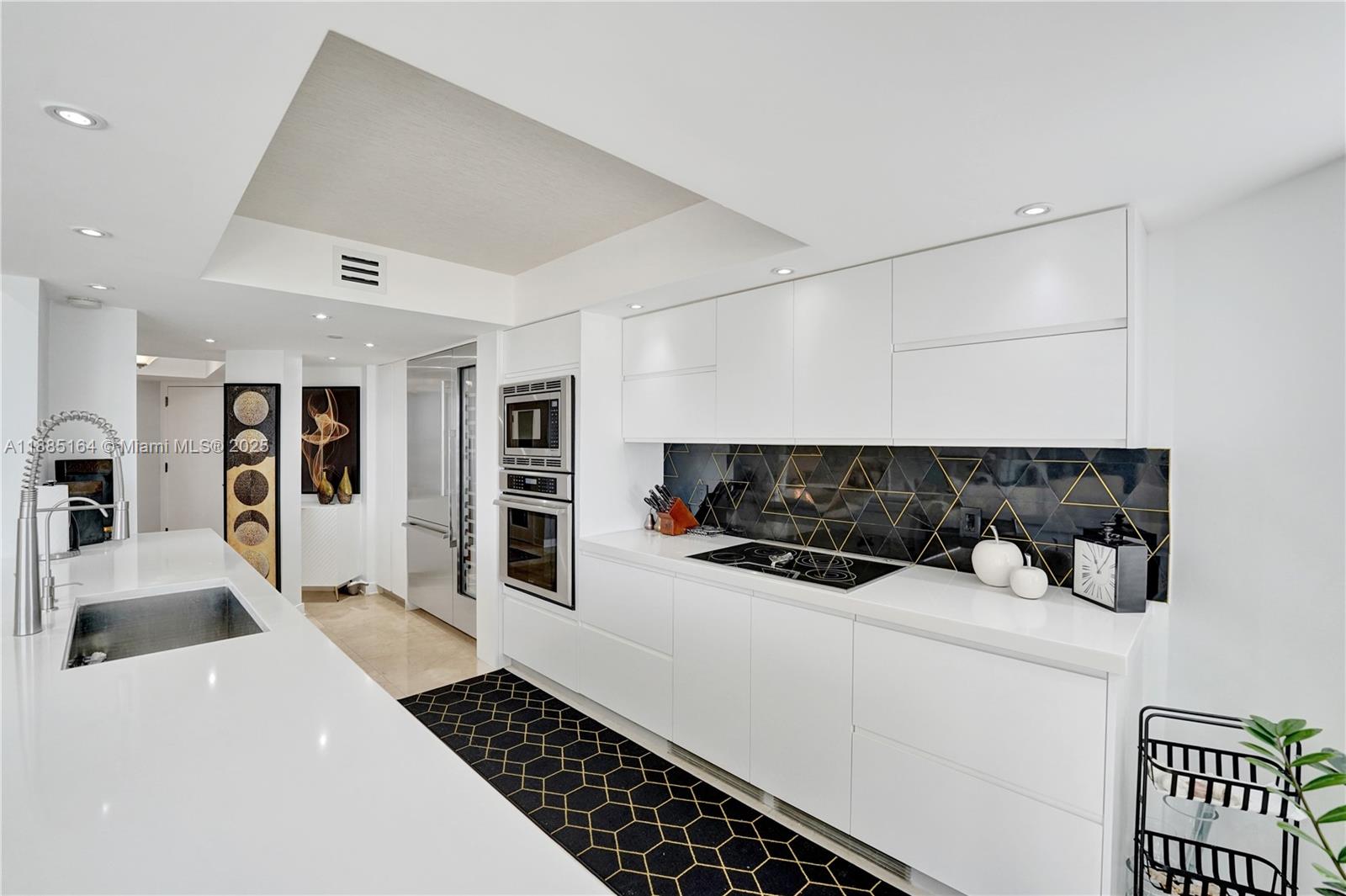 20185 E Country Club Dr # 2304