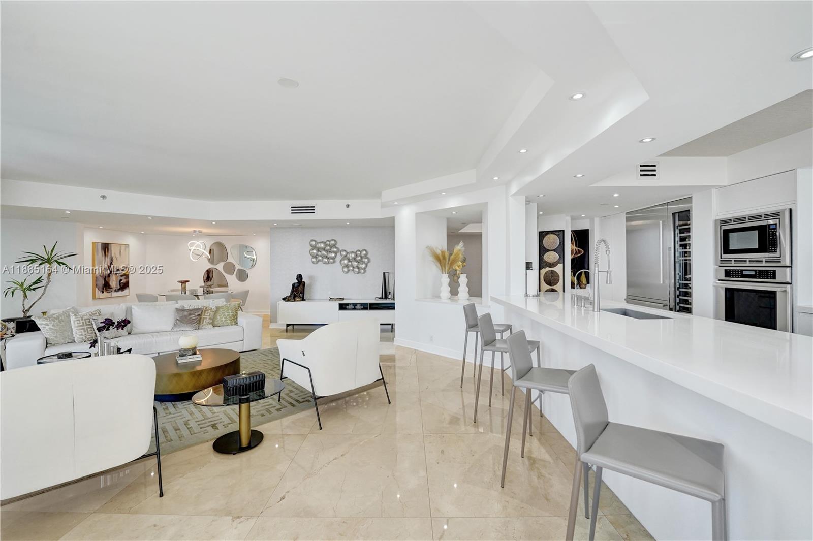 20185 E Country Club Dr # 2304