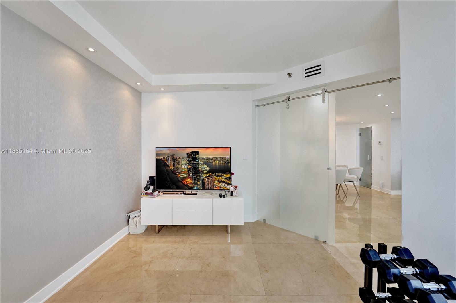 20185 E Country Club Dr # 2304